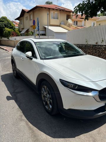 מודעת רכב מאזדה CX-30