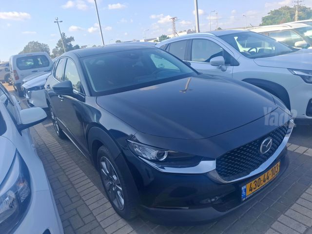 מודעת רכב מאזדה CX-30