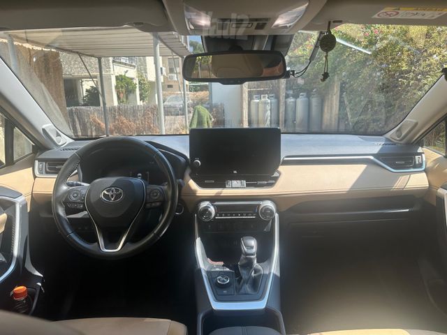 טויוטה RAV4
