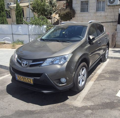 מודעת רכב טויוטה RAV4