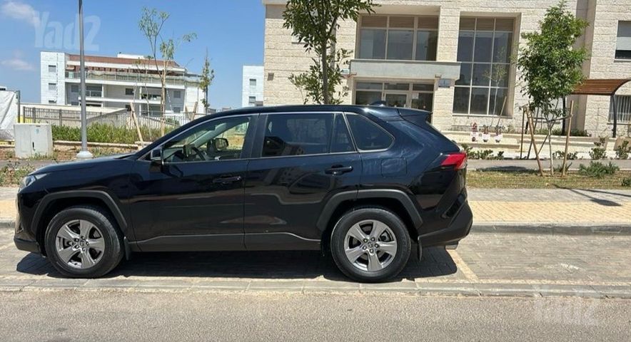 מודעת רכב טויוטה RAV4