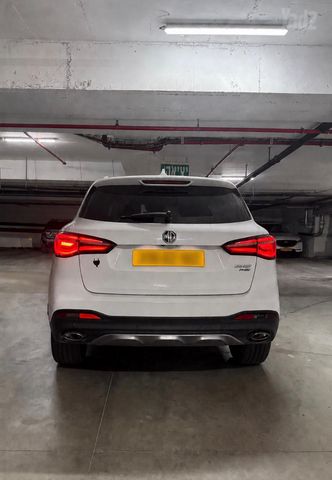 מודעת רכב אם ג'י EHS PHEV