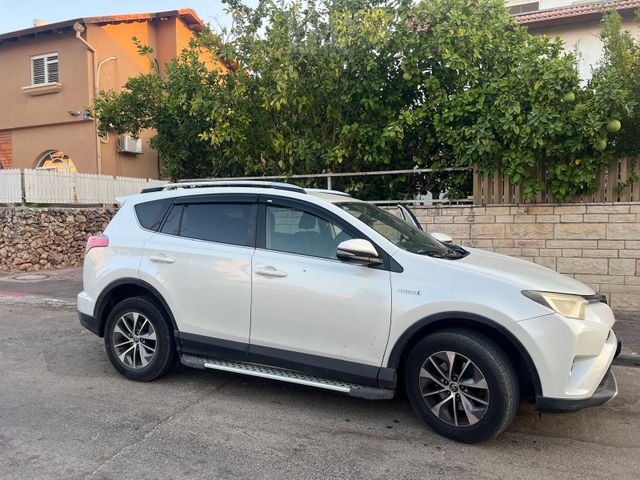 טויוטה RAV4