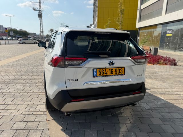 טויוטה RAV4
