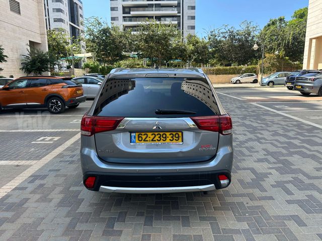 מיצובישי אאוטלנדר