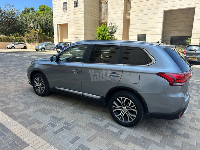 מיצובישי אאוטלנדר