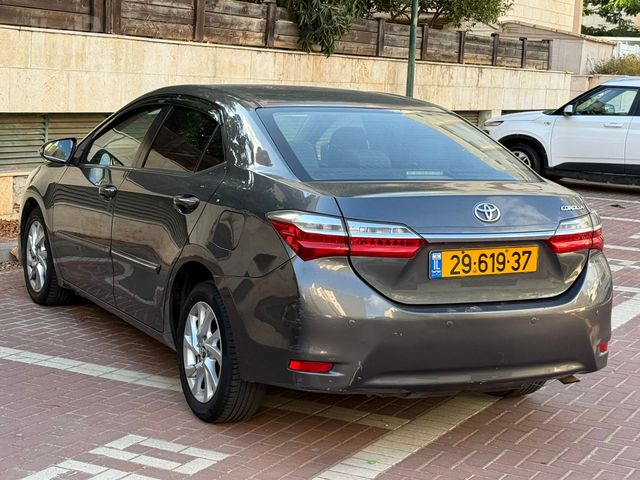 טויוטה קורולה