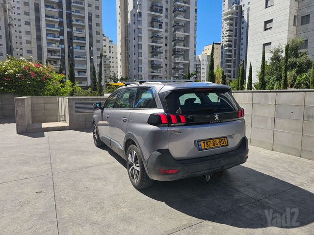 פיג'ו 5008