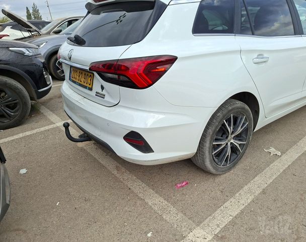 אם ג'י MG5