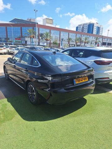 צ׳רי אריזו 8