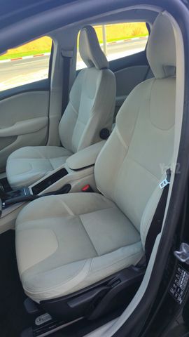 וולוו V40