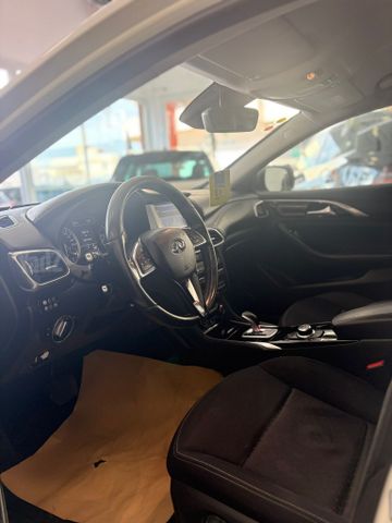 אינפיניטי Q30