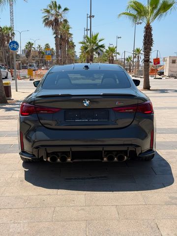ב מ וו M4