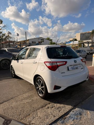 טויוטה יאריס