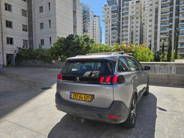 פיג'ו 5008