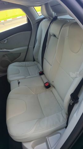 וולוו V40