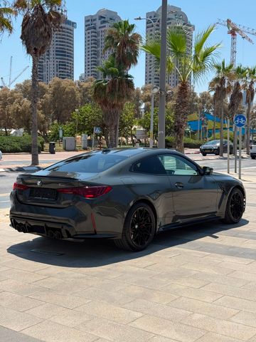 ב מ וו M4