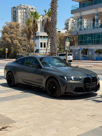 ב מ וו M4