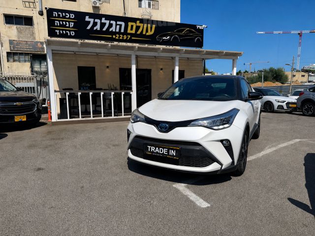 מודעת רכב טויוטה C-HR