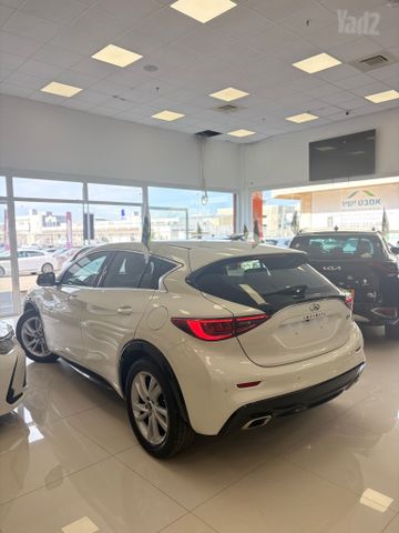 אינפיניטי Q30