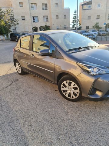 טויוטה יאריס