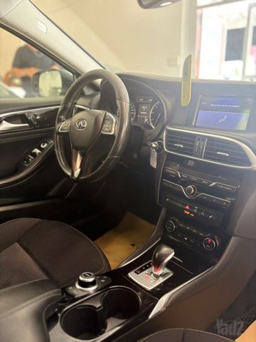 אינפיניטי Q30