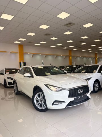 אינפיניטי Q30