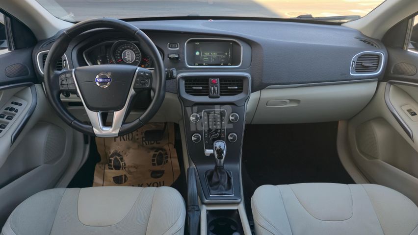 וולוו V40
