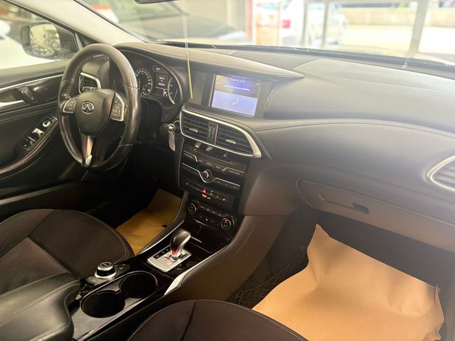אינפיניטי Q30