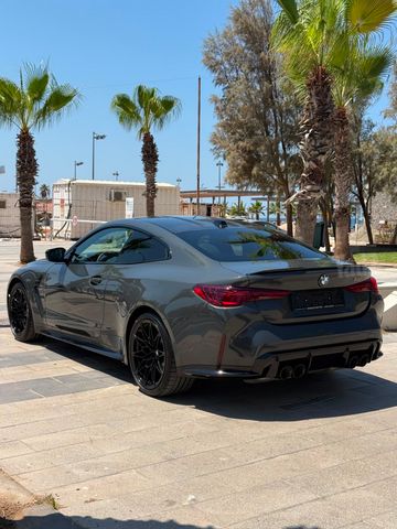 ב מ וו M4
