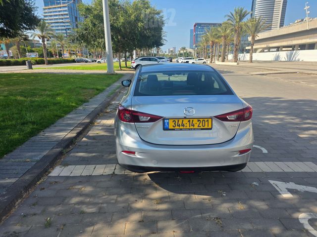 מאזדה 3