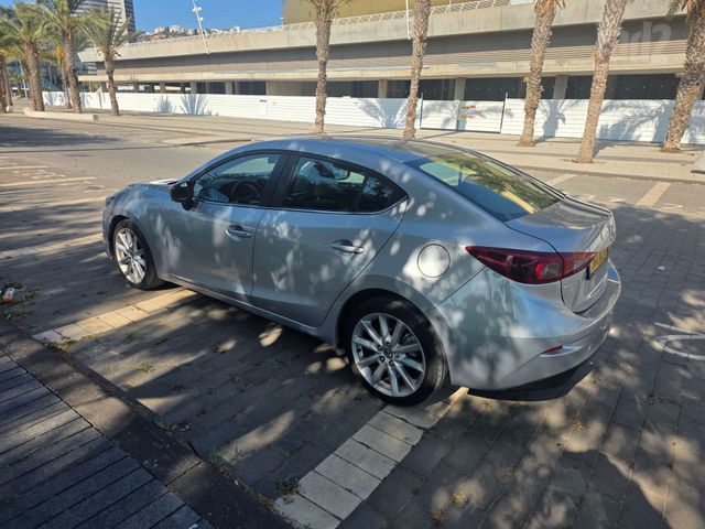 מאזדה 3