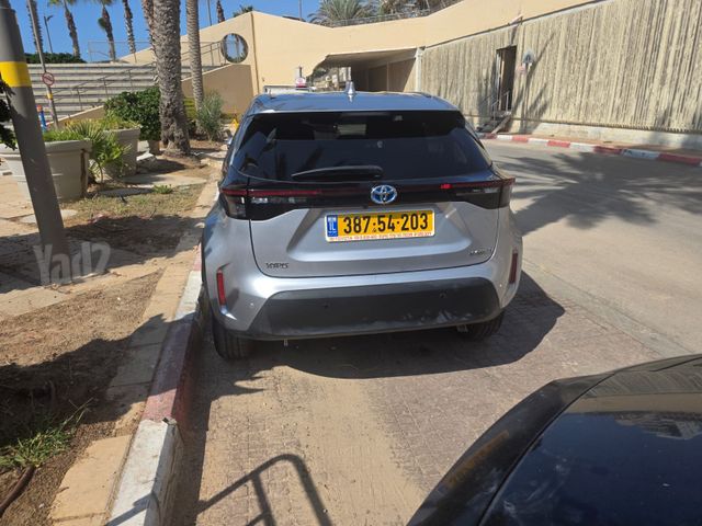 טויוטה יאריס קרוס