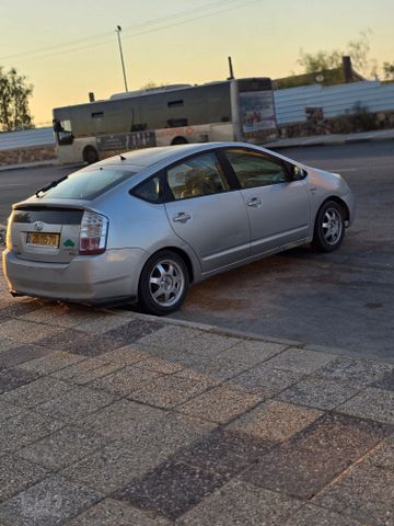 טויוטה פריוס