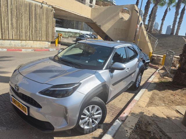 מודעת רכב טויוטה יאריס קרוס