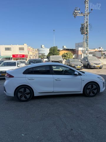 יונדאי איוניק