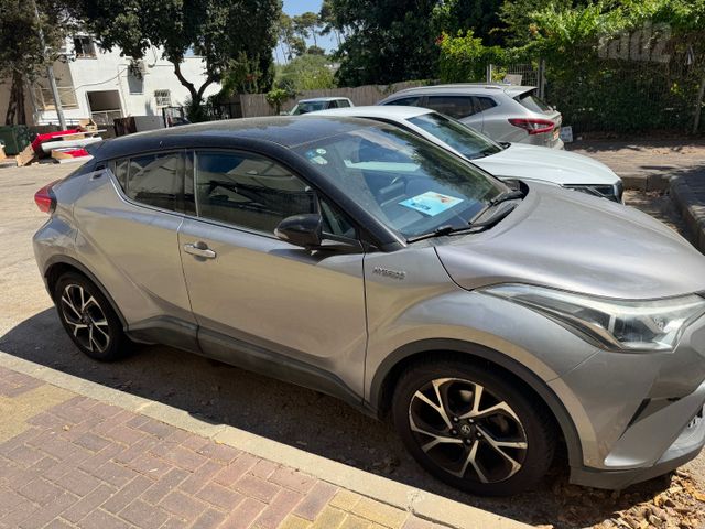 מודעת רכב טויוטה C-HR