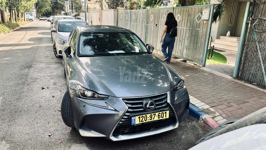 לקסוס IS