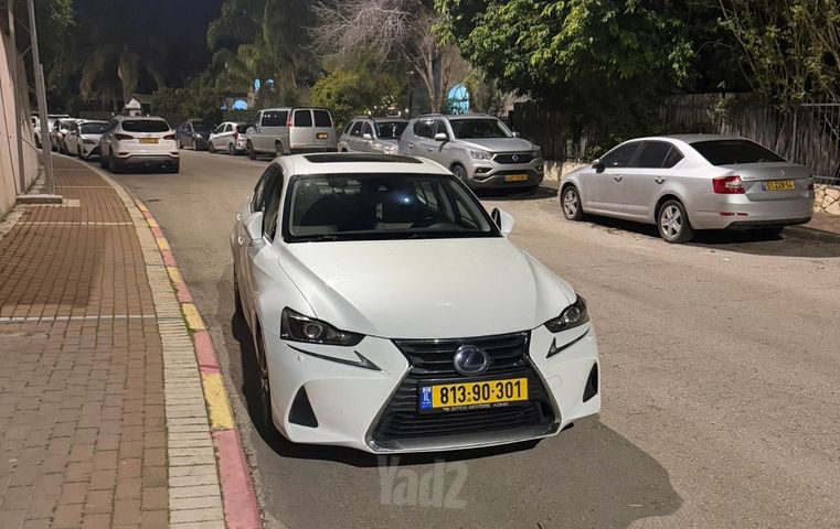 מודעת רכב לקסוס IS