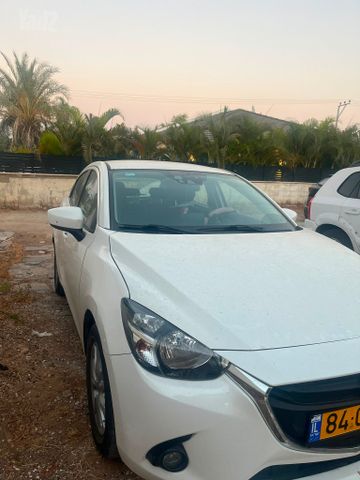 מודעת רכב מאזדה 2