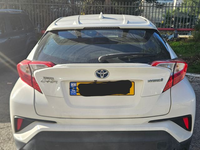 מודעת רכב טויוטה C-HR