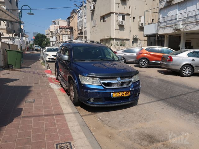 מודעת רכב דודג' ג'רני