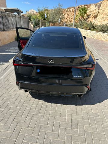 לקסוס IS