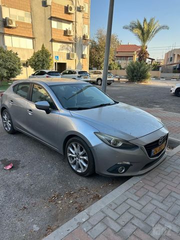 מודעת רכב מאזדה 3