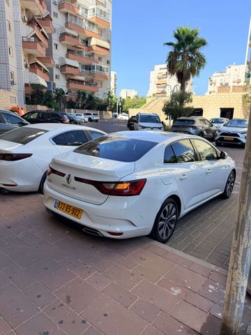רנו מגאן