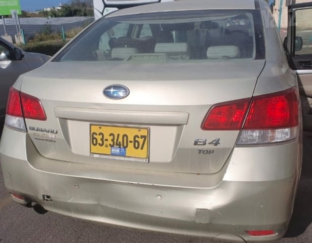 סובארו B4/לגאסי