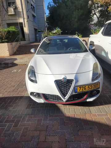 מודעת רכב אלפא רומיאו ג'ולייטה