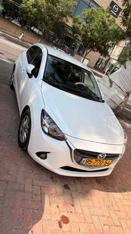 מודעת רכב מאזדה 2