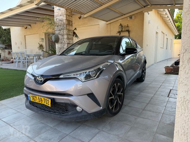 מודעת רכב טויוטה C-HR
