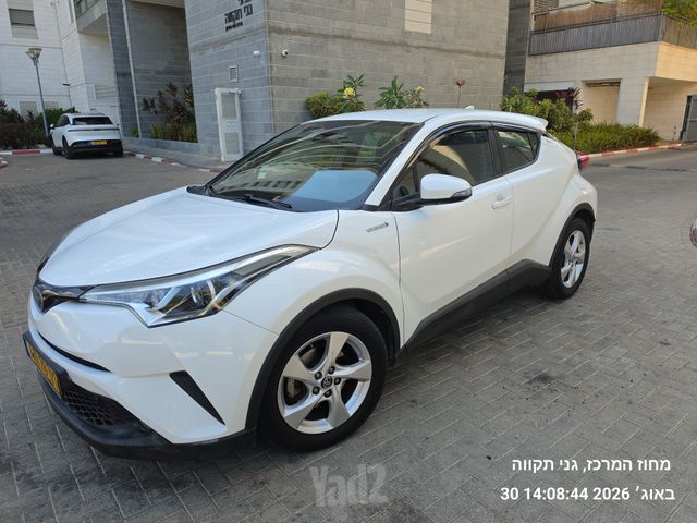 מודעת רכב טויוטה C-HR